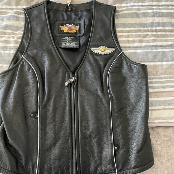 Harley Davison leather vest. Size small. - Picture 2 of 5